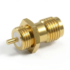 SMA メス はんだ付け バルクヘッド RF コネクタ – スタブ端子、ピン径 1.28mm